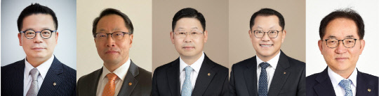 (왼쪽부터)어성철 한화시스템 대표이사 내정자, 남이현 한화솔루션 케미칼부문 대표이사 내정자, 이구영 한화솔루션 큐셀부문 대표이사 내정자, 김희철 한화종합화학 대표이사 내정자, 홍정표 한화저축은행 대표이사 내정자. <한화그룹 제공>
